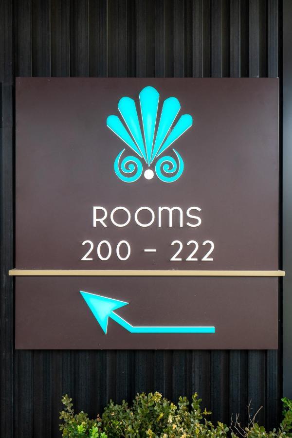Grand Hotel And Studios Уайонг Екстериор снимка